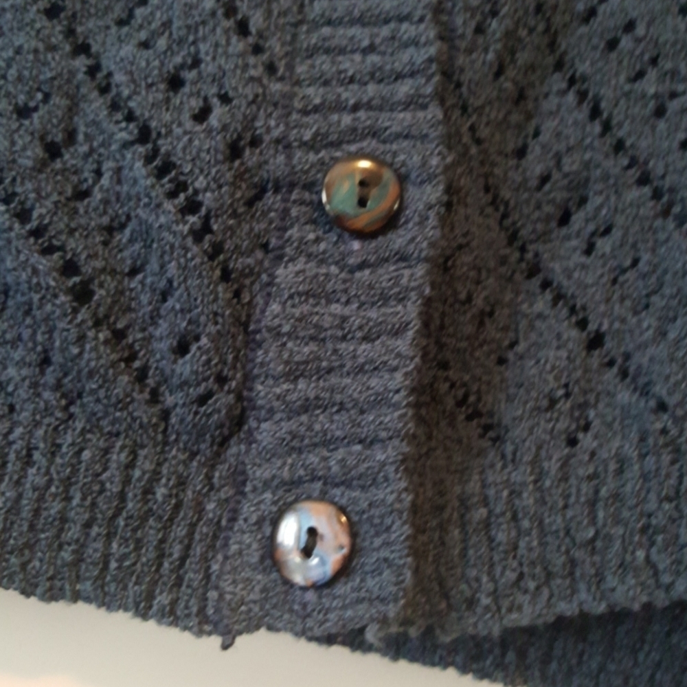 Capture Crocheted blue crop top button-up sweater - Picture 3 of 7